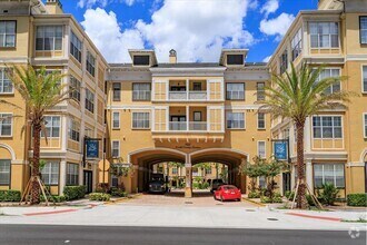 Building Photo - 860 N Orange Ave
