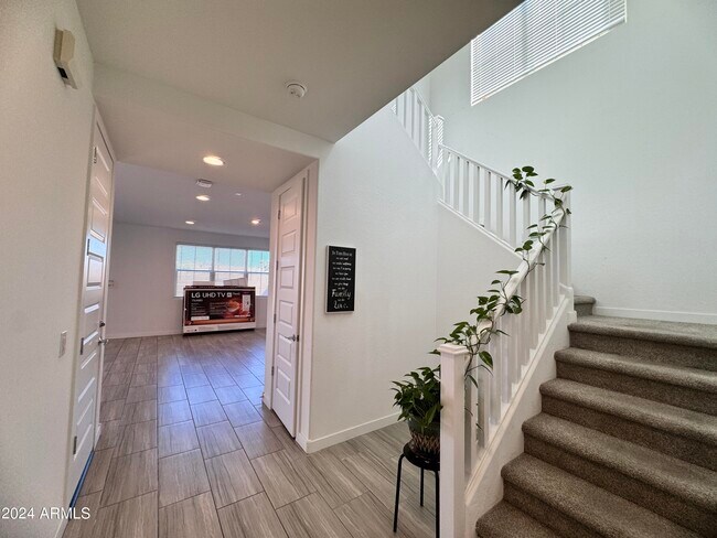 Building Photo - 2570 E Pelican Dr