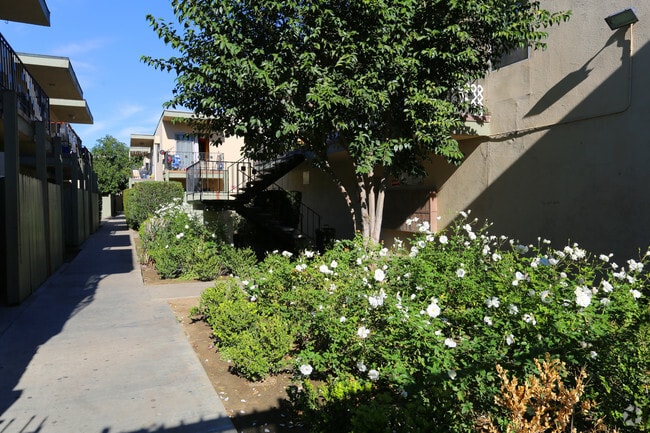 Building Photo - 14547 Saticoy St