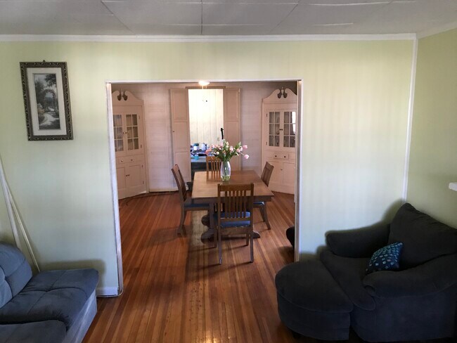 Foto del edificio - 8315 Liberty Rd