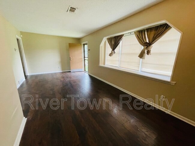 Foto del edificio - 4860 Leonard Rd