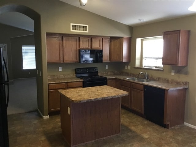 Building Photo - 2220 W Madre Del Oro Dr