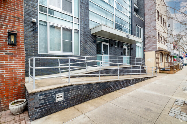 Building Photo - 152 Withers St