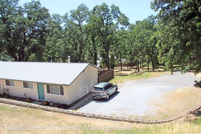 Building Photo - 3 br, 1 bath House - East Sonora Duplex 19...