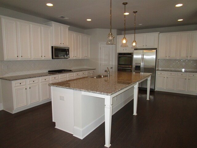 Building Photo - 146 Water Oak Dr