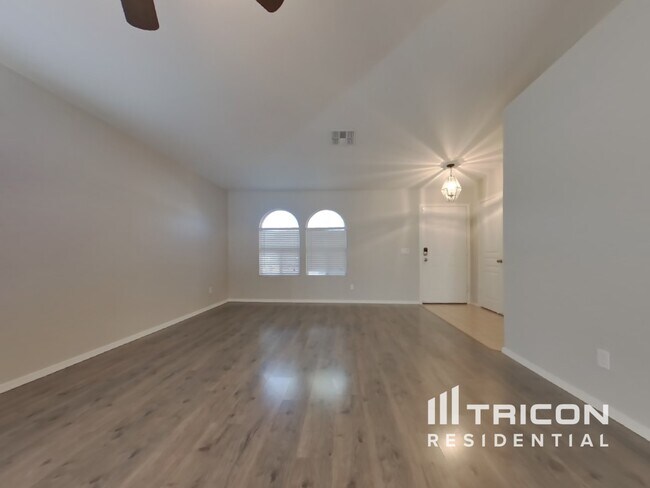 Foto del edificio - 117 N 151st Ave