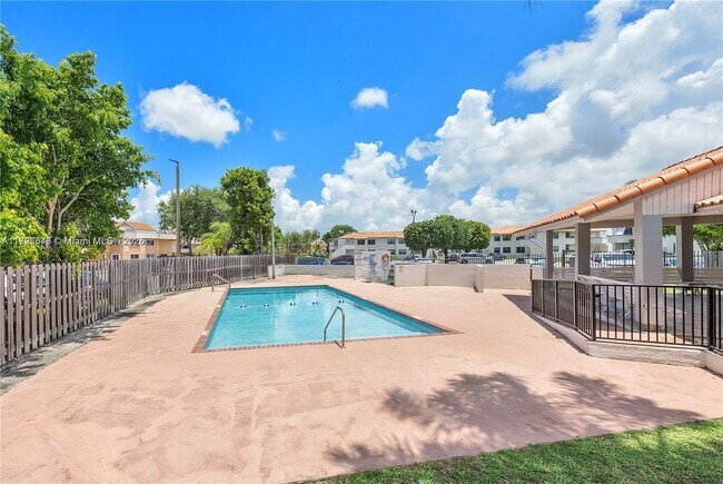 Foto del edificio - 14909 SW 80th St