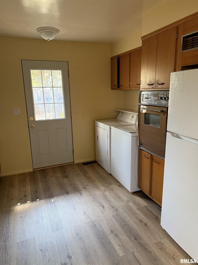 Building Photo - 2944 S 5th St