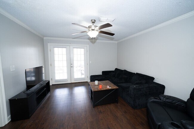 Foto del edificio - 2112 Old Taylor Rd