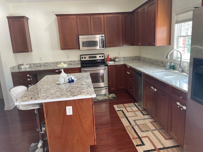 Foto del edificio - 100 Guilford Trail Dr