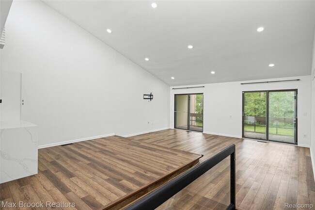 Foto del edificio - 7432 Azalea Ct