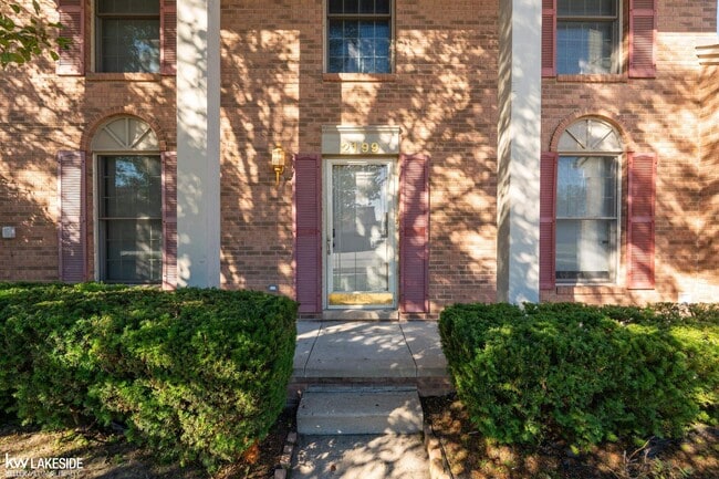 Building Photo - 2199 Edgestone Dr