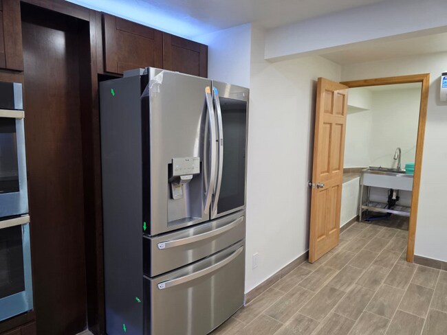 Building Photo - 3153 India St