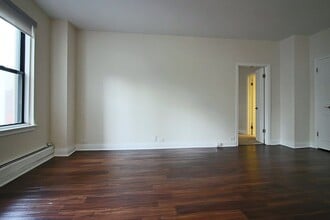 Building Photo - 211 E Chestnut St
