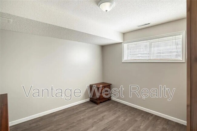 Photo du bâtiment - 2450 Collingwood Rd
