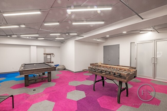Building Photo - 2416 Lorillard Plz