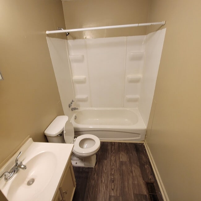 Foto del edificio - Lawrence Area 4BR House!