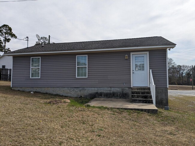 Building Photo - 73 Roydon Dr