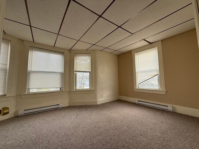 Building Photo - 342 Broadway St