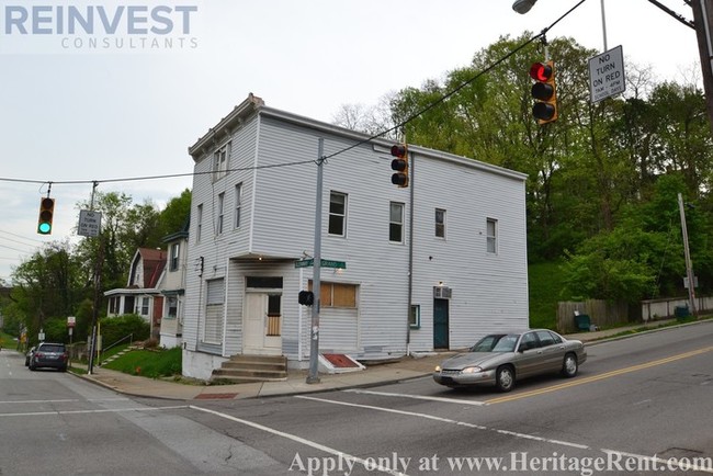 Building Photo - 5 Bedroom 2 bath in East Price Hill