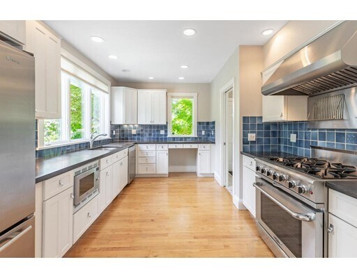 Primary Photo - 54 Parley Ave