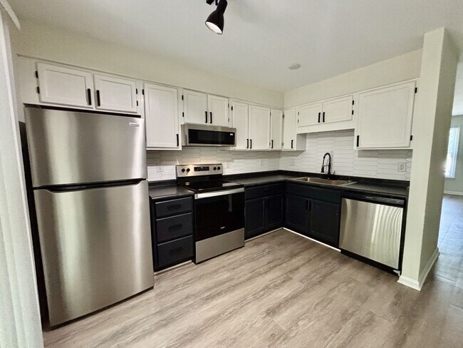 Building Photo - Cozy and Renovated 2 Bed 1 Bath Apartments in the Heart of Wake Forest!