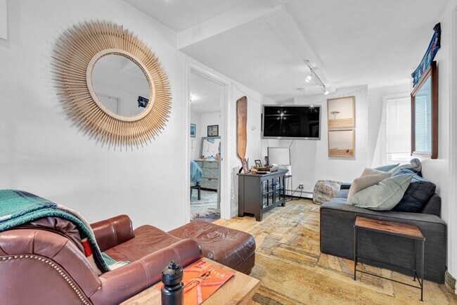 Foto del edificio - 495 E 7th St