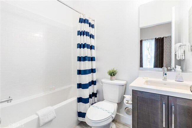 Foto del edificio - 279 W 8th St
