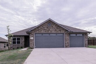Building Photo - 9000 Mayswood Pl