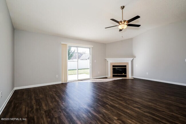 Foto del edificio - 3757 Woodbriar Dr