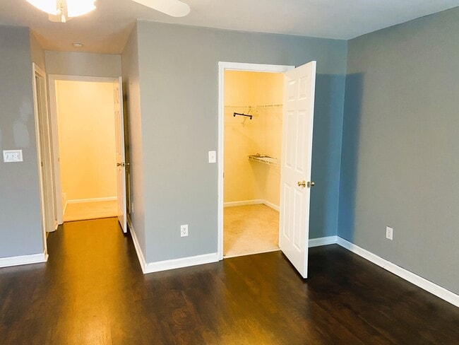 Foto del edificio - 3030 Barrymore St