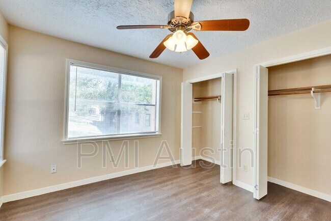 Foto del edificio - 908 N LBJ Dr