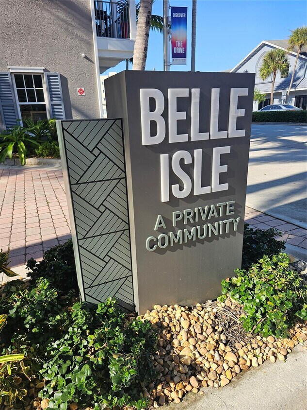 Primary Photo - 2309 NE 9th Ave