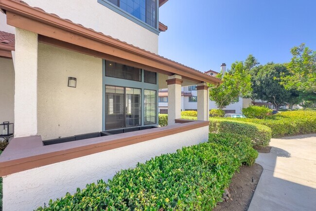 Foto del edificio - 3512 Mission Mesa Way