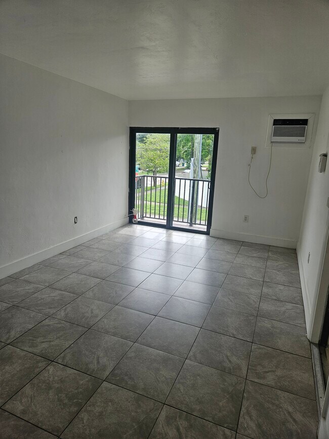 Living room - 170 NW 59th St