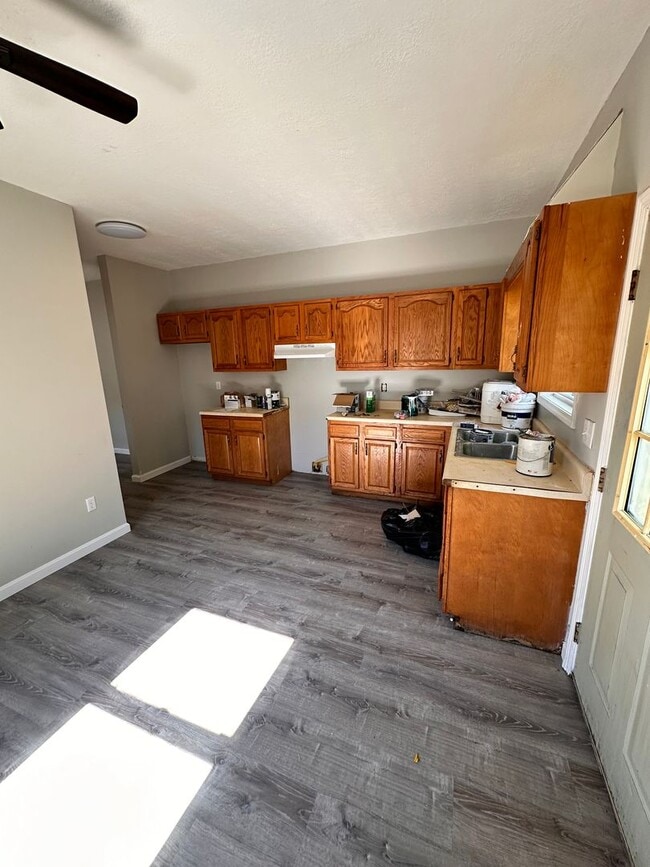 Building Photo - Three Bedroom Home in Willard, OH