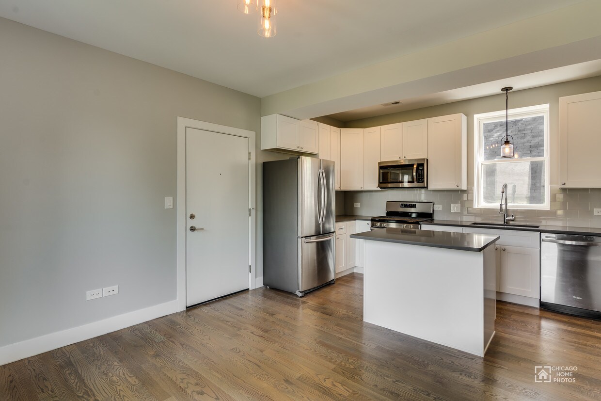 Foto principal - 2824 N Drake Ave