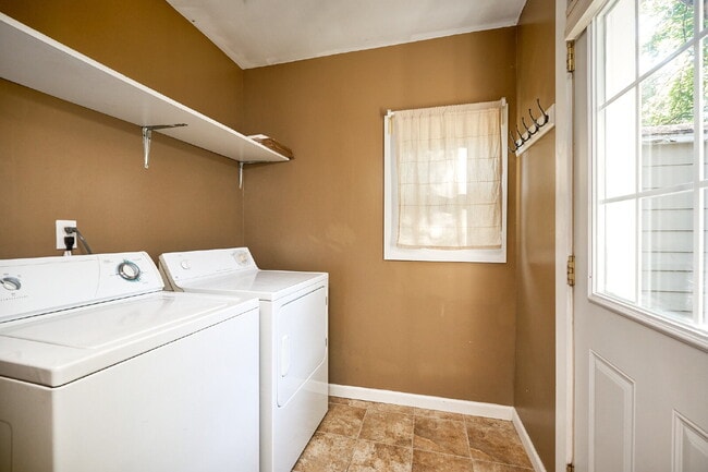 Foto del edificio - Charming 3-Bedroom Home in Minneapolis