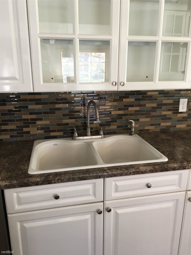 Foto principal - 4 br, 1.5 bath House - N2617 Harris Road