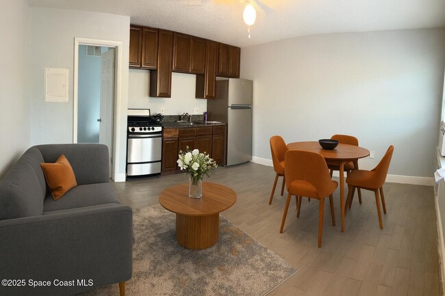 Foto del edificio - 6100 Ridgewood Ave