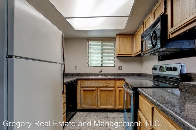 Building Photo - 2 br, 2 bath House - 1352 E. Highland Ave....