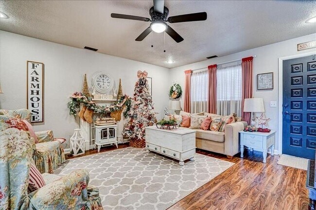 Foto del edificio - Quaint Rogers Home!