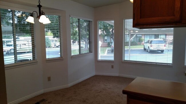 Building Photo - Cozy Home in the Kings Row Estates 55+ Community