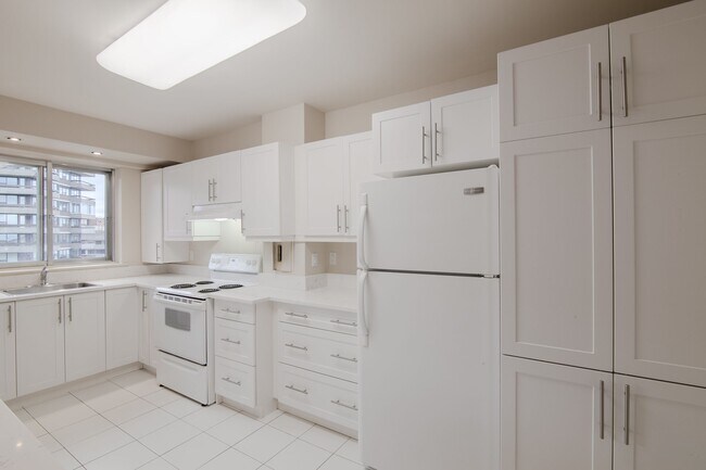 Building Photo - 3555 Chem. de la Côte-des-Neiges