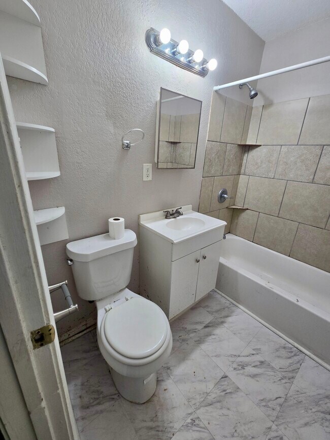 Foto del edificio - 7317 Agnes Ave