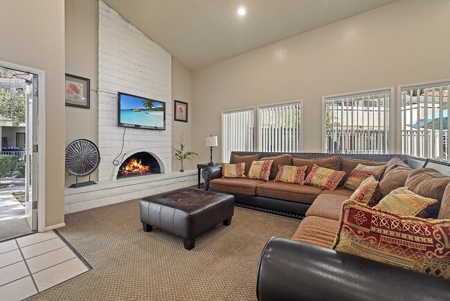 Building Photo - Camarillo Oaks