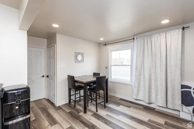 Foto del edificio - Newly updated 3 bedroom Salt Lake home is ...
