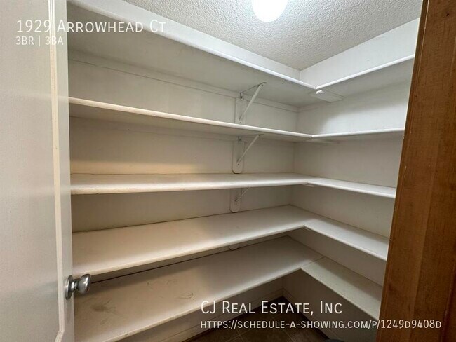 Building Photo - 1929 S Arrowhead Ct
