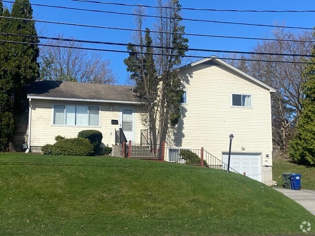 Building Photo - 145 East Ave