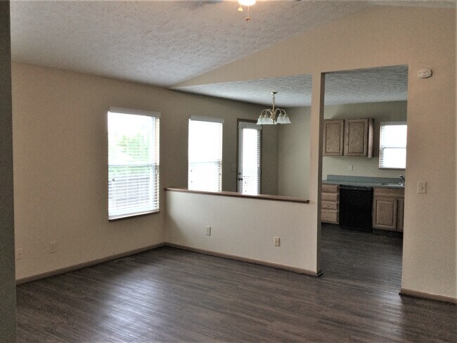 Building Photo - 805 Crevis Ln